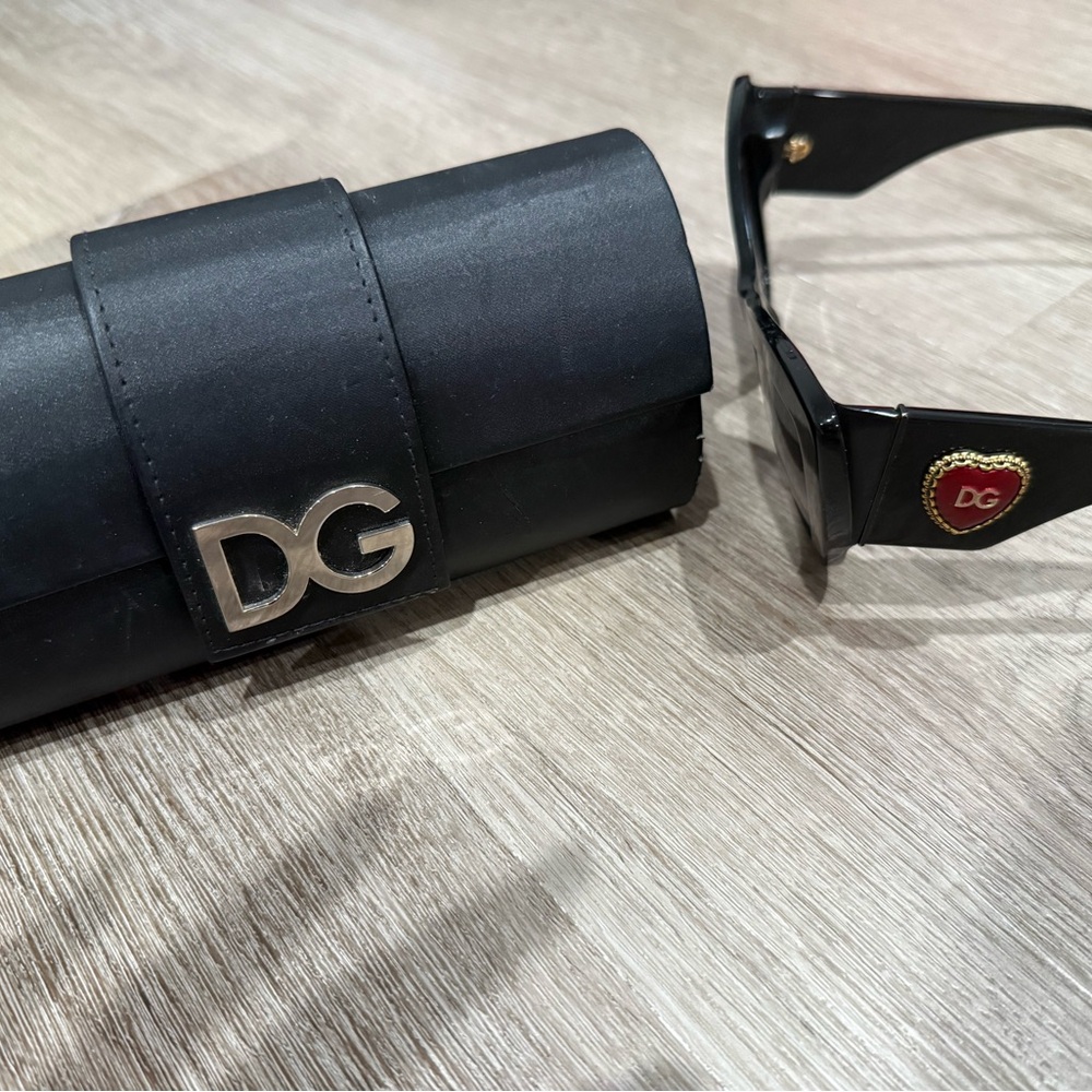 Dolce & Gabbana DG4349 Cat Eye Sunglasses Red Gold Heart Logo - Picture 7 of 9